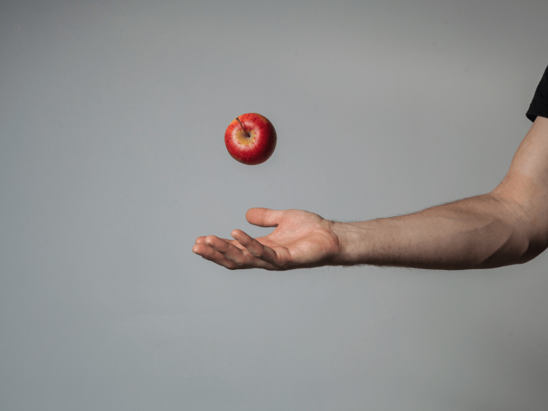 Handling apples